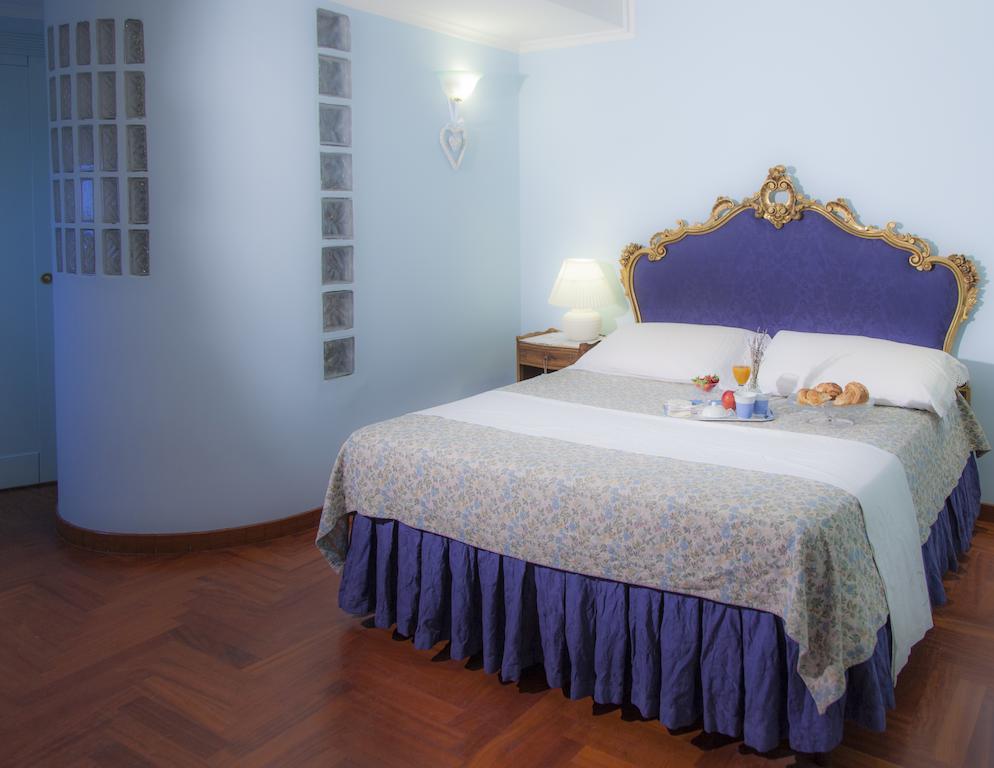 مانفريدونيا La Dolce Vista - B&B Di Charme الغرفة الصورة
